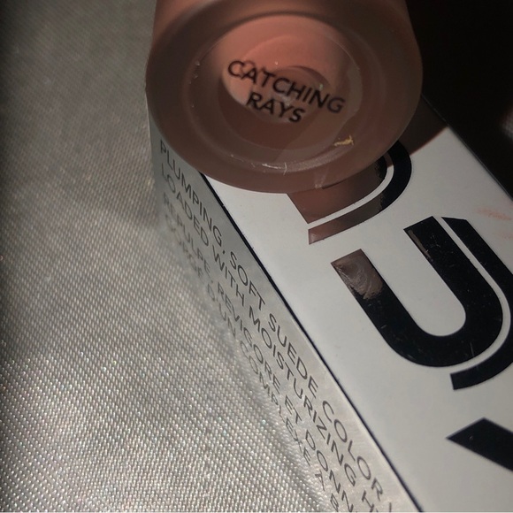 Buxom Full-On Plumping Lip Matte Shade Catching Rays 4.2ml NIB - Picture 10 of 10